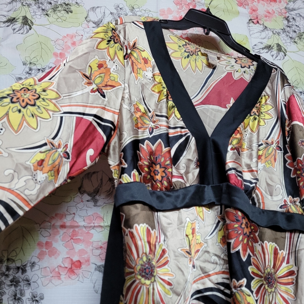 2x-Black trim satin tie back kimono tunic top